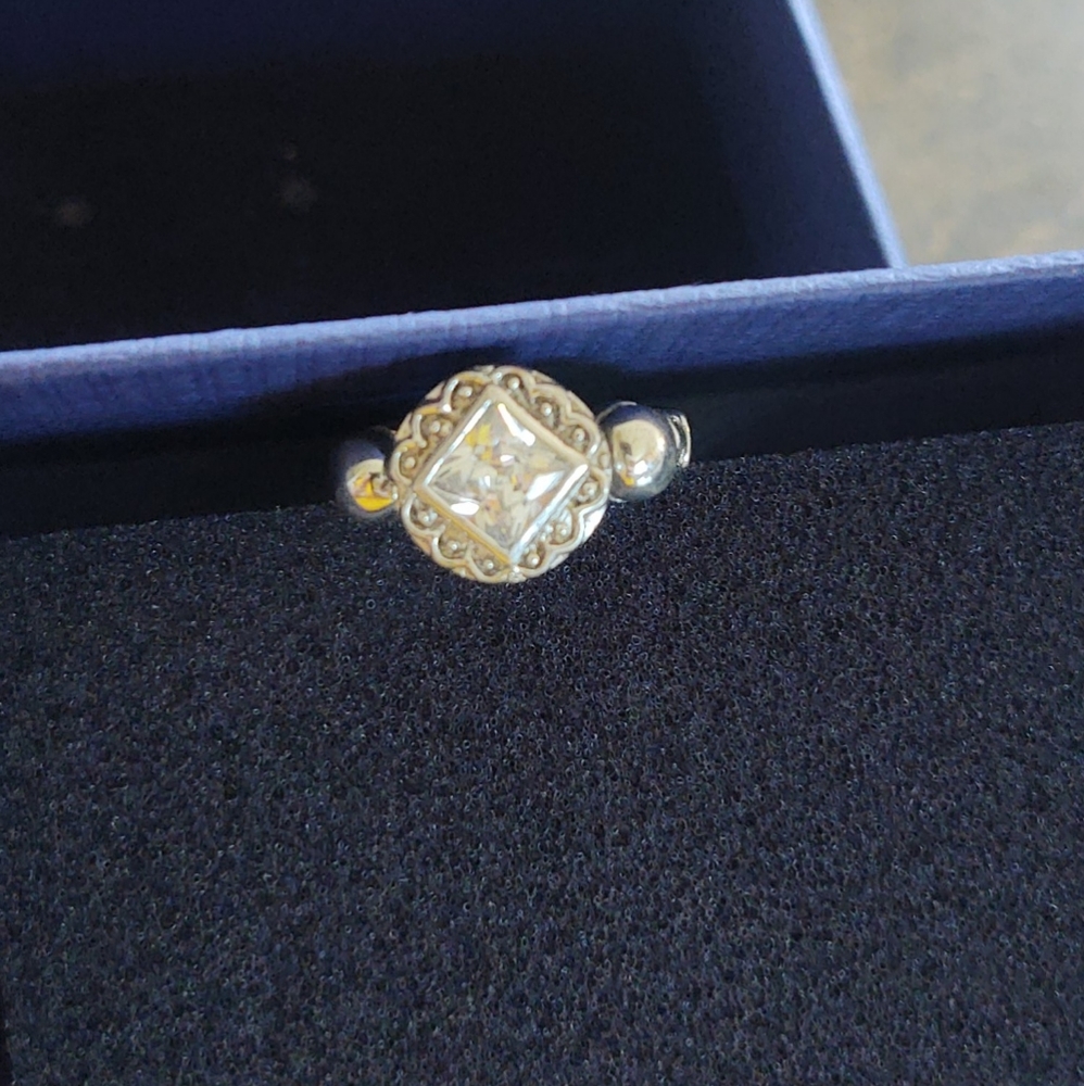 Fifth Avenue Jewellery Ring size 8